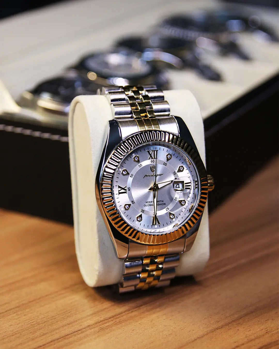 Reloj MontreClaire® GoldenStar - detalle de la esfera y manecillas