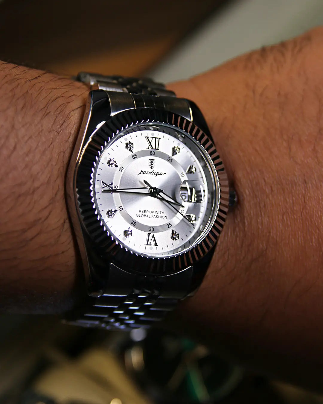 Reloj MontreClaire® SilverStar sobre fondo blanco