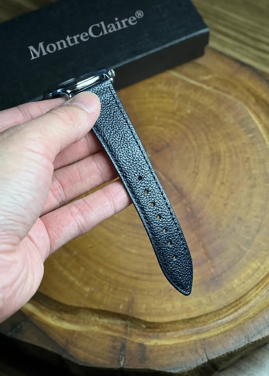 MontreClaire® Aria 37 mm — caja MontreClaire® y detalle de correa