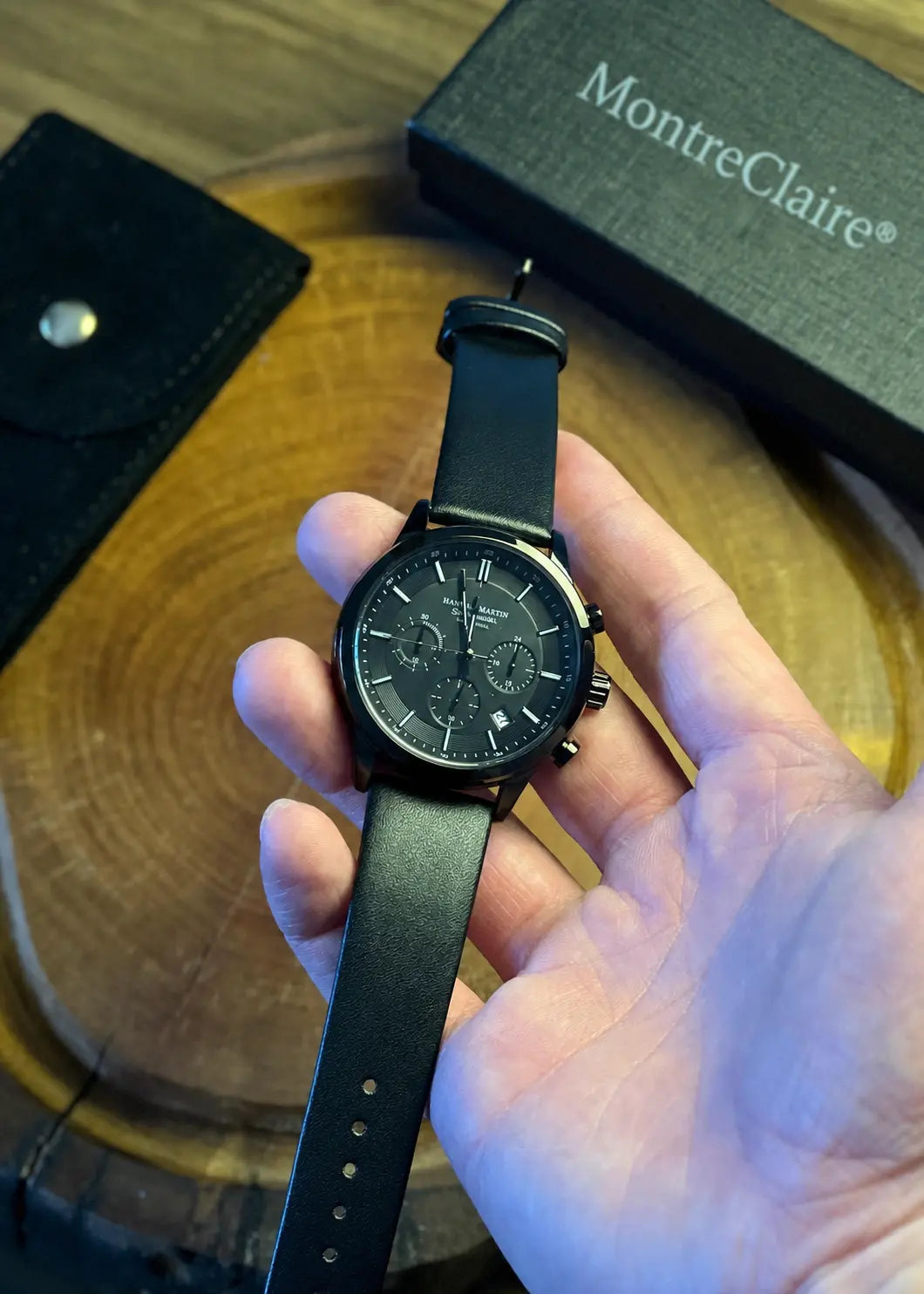 MontreClaire® Martin 41 mm — caja MontreClaire® y reloj en la mano