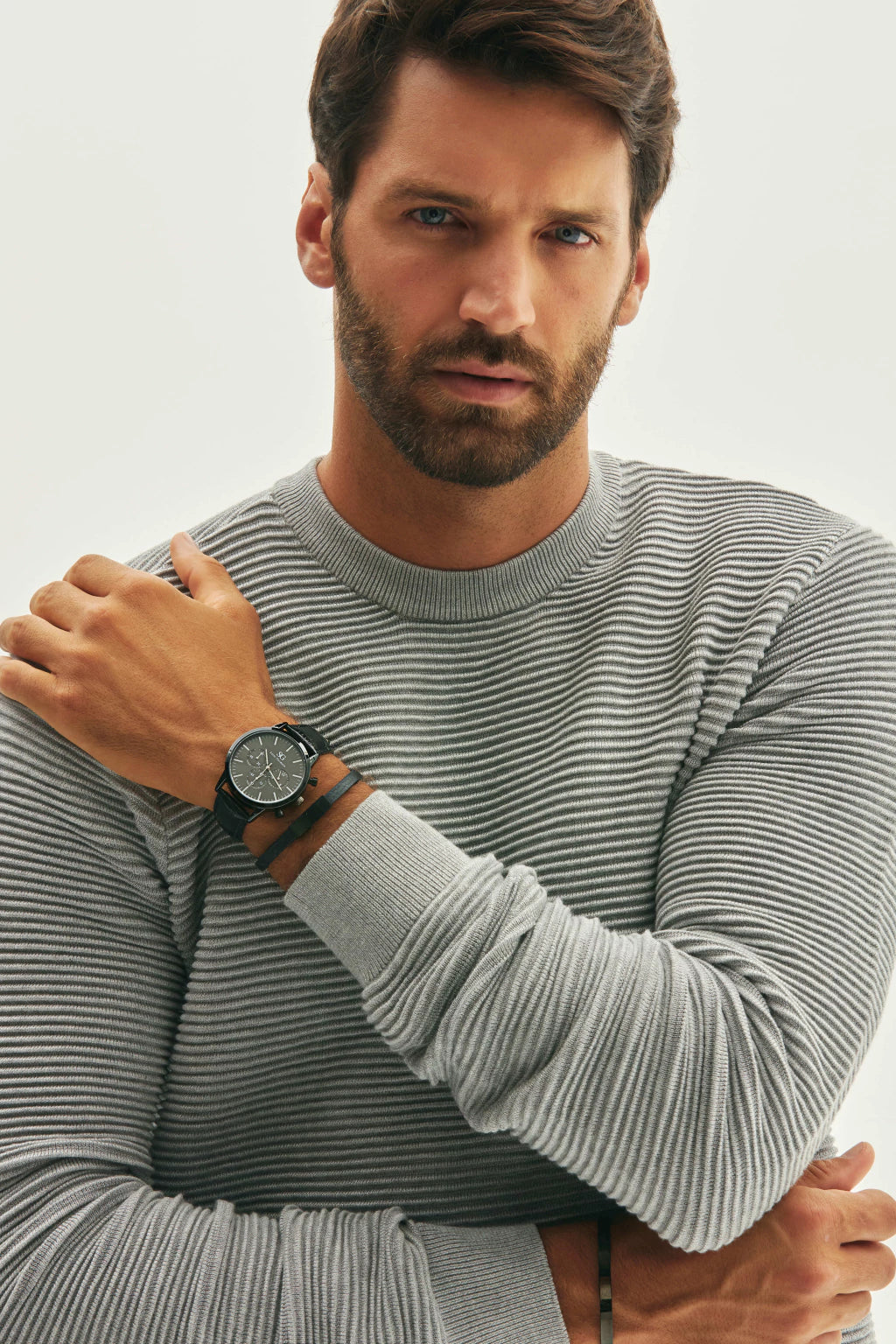 Brazalete Negro Liso Ajustable Minimalista MontreClaire