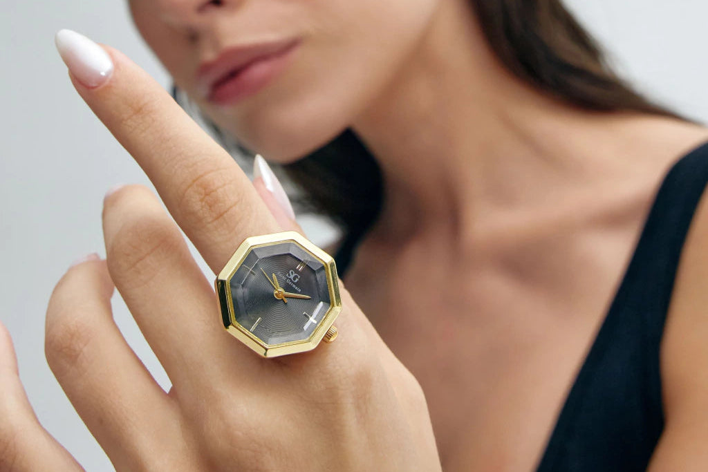 Anillo Reloj MontreClaire® Dorado Minimalista – Diseño Exclusivo Femenino