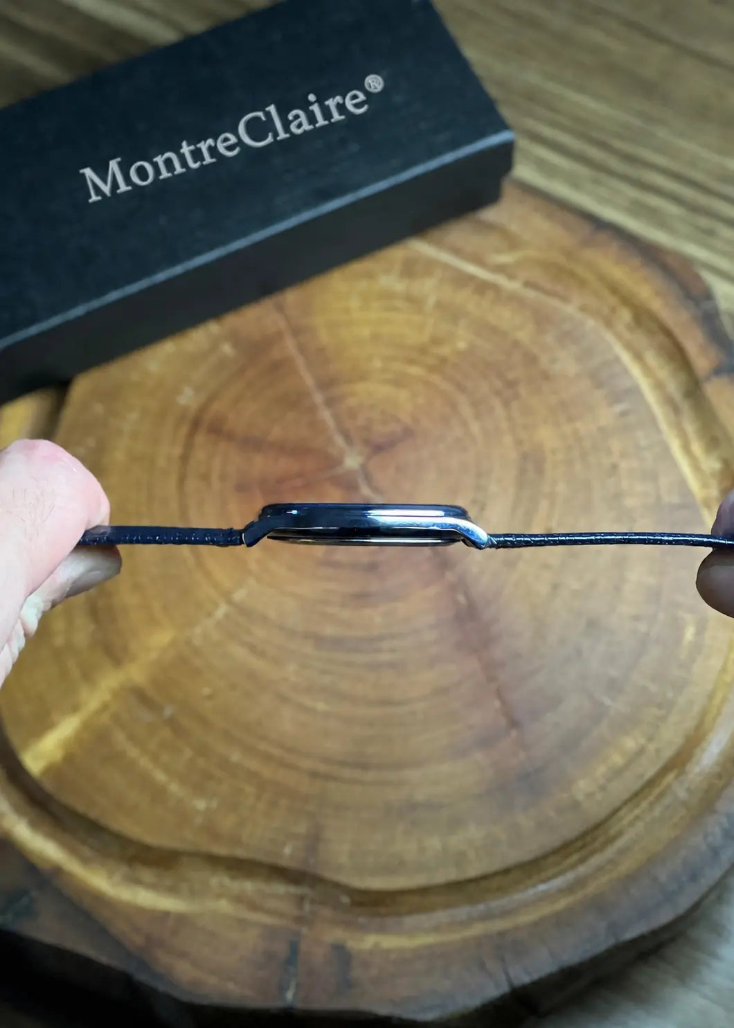 MontreClaire® Aria 37 mm — caja MontreClaire® y vista lateral