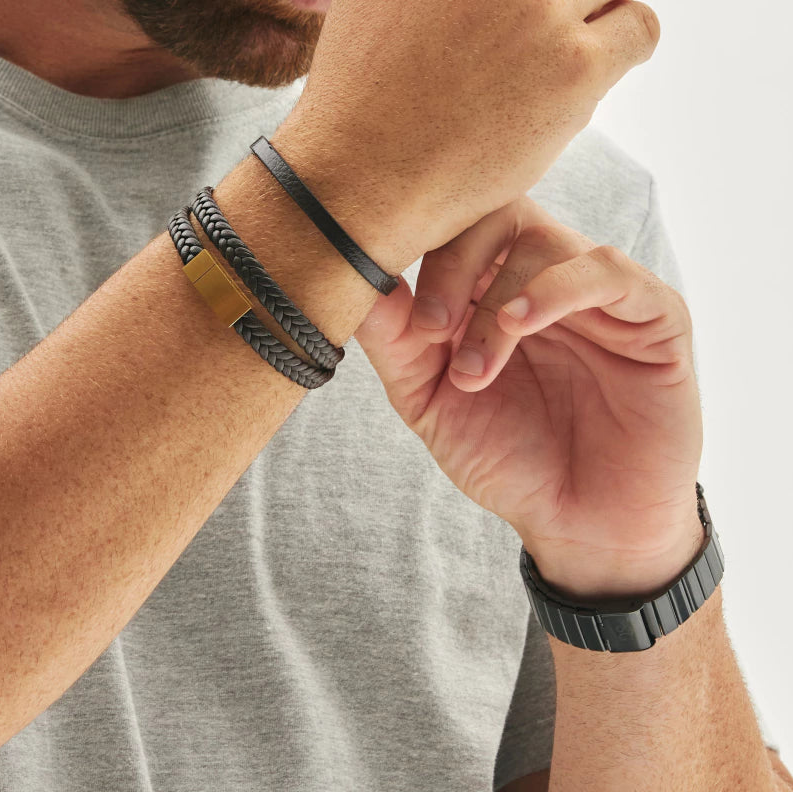 Pulsera Masculina de Cuero Marrón con Cierre Magnético Plata